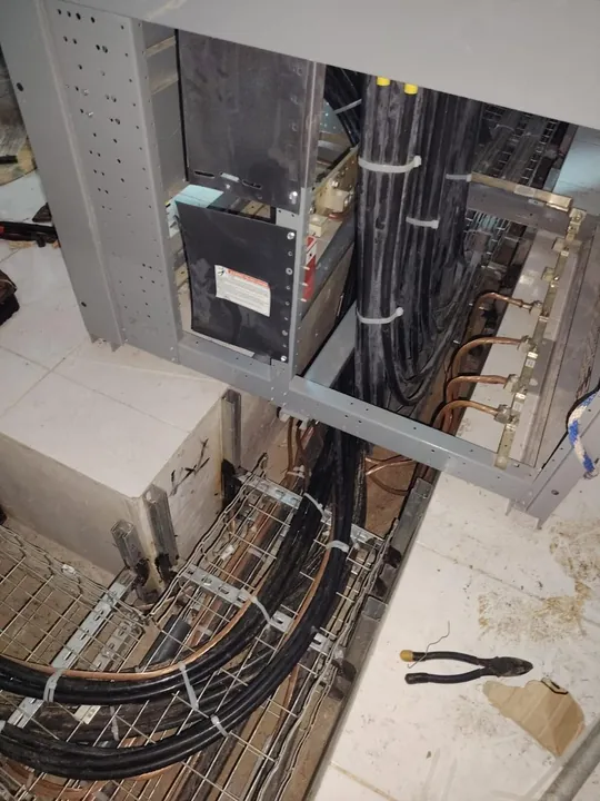 Canalización y cableado en cuarto eléctrico
