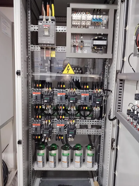 Tablero de control con contactores